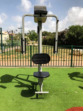  Rishon Le Zion, İsrail için genel bir parkta egzersiz donanımları.