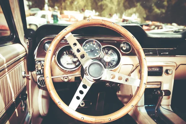 Steering wheel and dashboard in interior of old retro automobile. — Stock Photo, Image