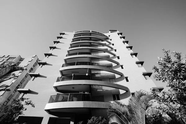 RISHON LE ZION, ISRAEL - 23 AVRIL 2018 : Bâtiment résidentiel élevé à Rishon Le Zion, Israël . — Photo