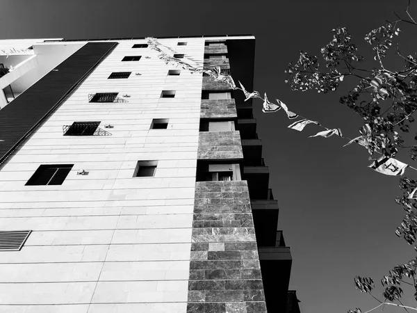 Рішон ле-Ціон, Ізраїль-23 квітня 2018: висока житлового будинку в Рішон ле-Ціон, Ізраїль. — стокове фото