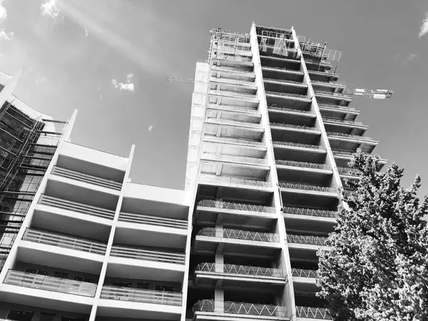 TBILISI, GEORGIA - 25 DE MARZO DE 2018: Construcción de un nuevo edificio de apartamentos residenciales en Tbilisi, Georgia — Foto de Stock