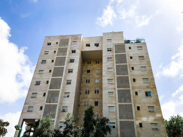 リション ル ザイオン、イスラエル-2018 年 5 月 7 日: リション ・ レジオン、イスラエルの高い住宅ビル. — ストック写真