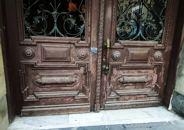 第比利斯老旧的建筑、大门和外部装饰 — 图库照片