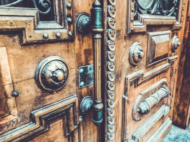 Eski Tiflis mimarisi, kapıları ve dış dekoru 