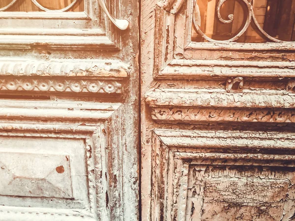 Régi Tbiliszi építészet, ajtók és külső dekoráció — Stock Fotó