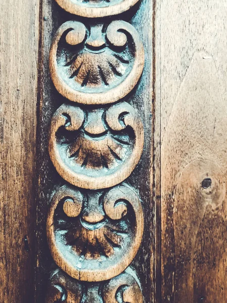Antigua arquitectura Tiflis, puertas y decoración exterior — Foto de Stock