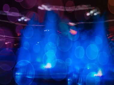 hareket farklı renk tonlarında bulanıklaştırıldı.