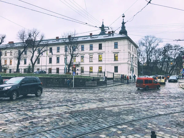乌克兰利沃夫- 2018年12月25日：利沃夫古城的街道和建筑. — 图库照片