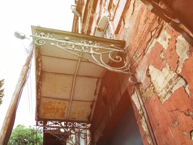 Eski Tiflis mimarisi, kapıları ve dış dekoru. Bulanık