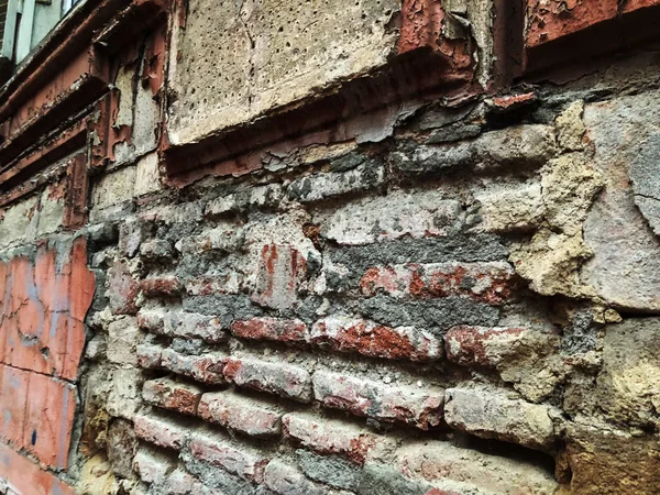 Texture de vieux murs de briques altérés à Tbilissi — Photo