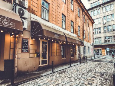 Lviv, Ukrayna - 23 Aralık 2018: Eski Lviv kentinin sokakları ve mimarisi