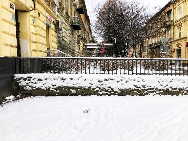 우크라 이나 , lviv - 2018 년 12 월 25 일 : lviv 구 시 가지의 거리와 건축물. — 스톡 사진