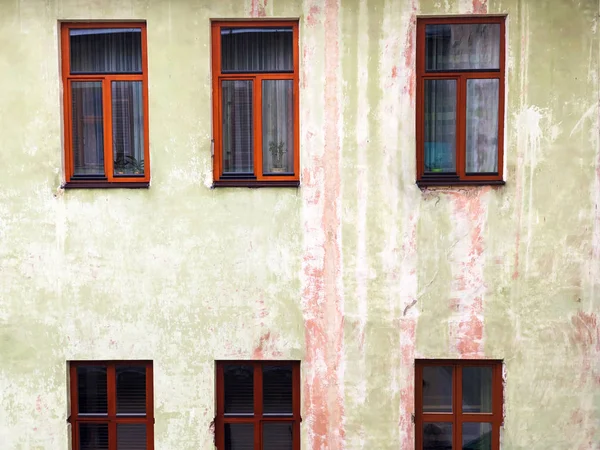 Старые здания в исторической части Львова — стоковое фото