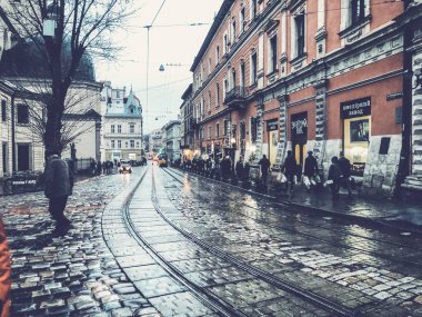 Lviv, Ukrayna - 25 Aralık 2018: Eski Lviv kentinin sokakları ve mimarisi.