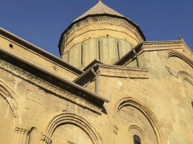 Mtskheta, Gürcistan 'daki Svetitskhoveli Ortodoks Katedrali' nin (UNESCO Dünya Mirası) güzel manzarası