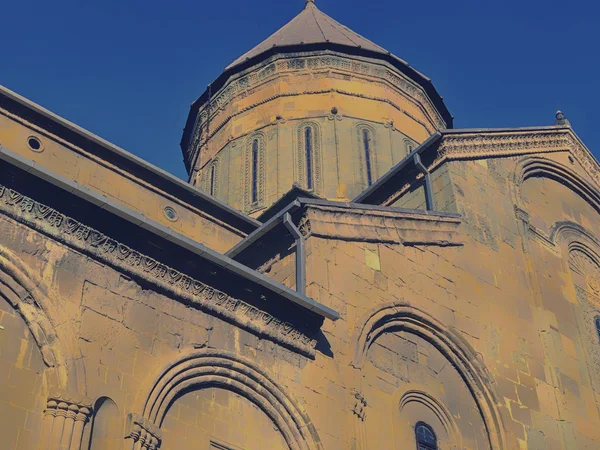 Hermosa vista de la Catedral Ortodoxa de Svetitskhoveli (Patrimonio de la Humanidad por la UNESCO) en Mtskheta, Georgia —  Fotos de Stock