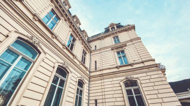 Lviv, Ukrayna - 7 Aralık 2019: Lviv 'deki Potocki Sarayı. Barok sarayı. Kış mevsimi, güneşli hava.