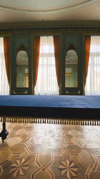 LVIV, UCRÂNIA - DEZEMBRO 7, 2019: Palácio Potocki em Lviv. Palácio barroco. Vista interior . — Fotografia de Stock