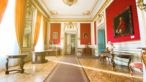 LVIV, UCRÂNIA - DEZEMBRO 7, 2019: Palácio Potocki em Lviv. Palácio barroco. Vista interior . — Fotografia de Stock