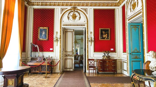 LVIV, UCRANIA - 7 DE DICIEMBRE DE 2019: Palacio Potocki en Lviv. Palacio barroco. Vista interior . Imagen de stock