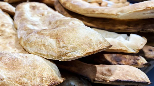 Pan georgiano. Shotis Puri con una corteza crujiente Imagen De Stock