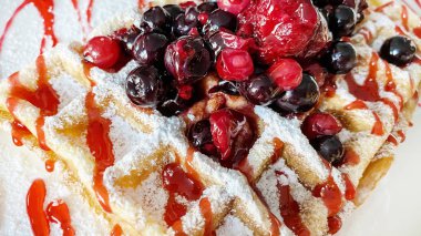 Taze meyveleri ve dondurma ile Belçika waffle