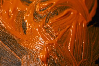 Soyut boyalı arka plan. Arkaplan siyah kağıda boyanmış..