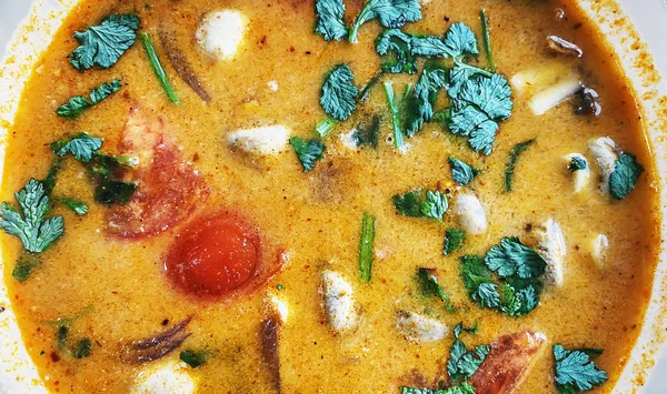 The portion of Tom Yum - famous Thai soup — Stock Photo, Image