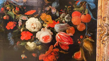 Lviv, Ukrayna - 7 Aralık 2019: Potocki Sarayı 'nın duvarlarında kocaman güzel bir tablo. Yakın plan..