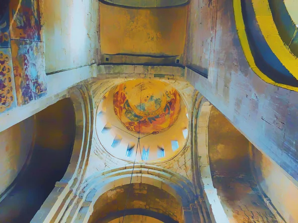 Mccheta, Gruzja - 22 grudnia 2019: Fascynujące piękno kopuły kościoła.Svetitskhoveli Cathedral w Mcchecie — Zdjęcie stockowe