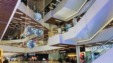 Tiflis, Gürcistan 14 Aralık 2019: Liberty Square Metro İstasyonundaki Alışveriş Merkezi Galerisi Tiflis, Gürcistan