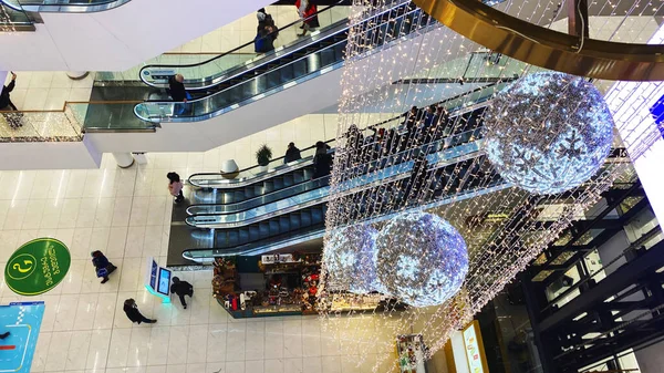 Tiflis, Gürcistan 14 Aralık 2019: Liberty Square Metro İstasyonundaki Alışveriş Merkezi Galerisi Tiflis, Gürcistan — Stok fotoğraf