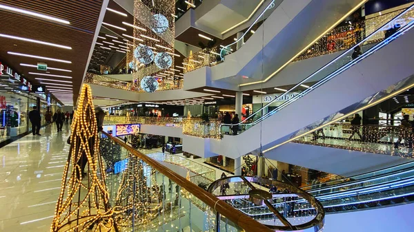 TBILISI, GEORGIA  DECEMBER 14, 2019: Shopping Mall Galleria Tbilisi In Liberty Square Subway Station in Tbilisi, Georgia — Stockfoto