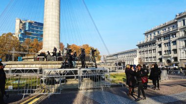 Tiflis, Gürcistan 17 Aralık 2019: Gürcistan 'ın Tiflis kentinde düzenlenen Noel ve Yeni Yıl etkinliğine hazırlık amacıyla Özgürlük Meydanı.