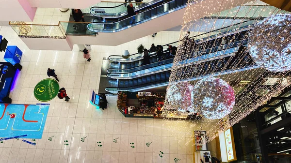 Tiflis, Gürcistan 14 Aralık 2019: Liberty Square Metro İstasyonundaki Alışveriş Merkezi Galerisi Tiflis, Gürcistan — Stok fotoğraf