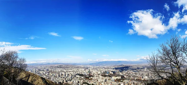 TBILISI, GEORGIA 14 GRUDZIEŃ 2019: Piękny widok z lotu ptaka na centralną część miasta w Tbilisi, Gruzja — Zdjęcie stockowe