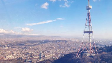 Georgia Tiflis 'teki radyo sinyal kulesinin görüntüsü.