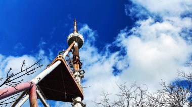 Georgia Tiflis 'teki radyo sinyal kulesinin görüntüsü.