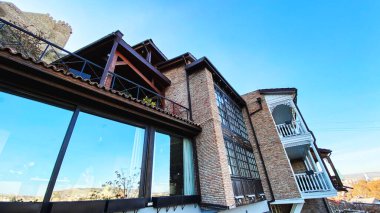 Eski Tiflis, Georgia 'da ahşap bir balkon.