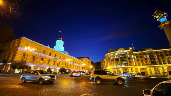 TBILISI, GEORGIA 19 de DEZEMBRO de 2019: Praça da Liberdade à noite em Tbilisi, Geórgia — Fotografia de Stock