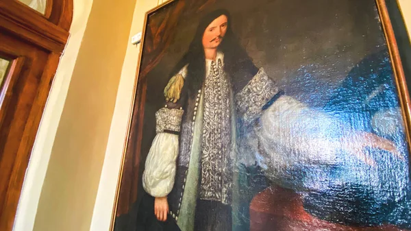 LVIV, UCRANIA - 7 DE DICIEMBRE DE 2019: Una enorme y hermosa pintura en las paredes del museo del Palacio de Potocki. Primer plano . — Foto de Stock