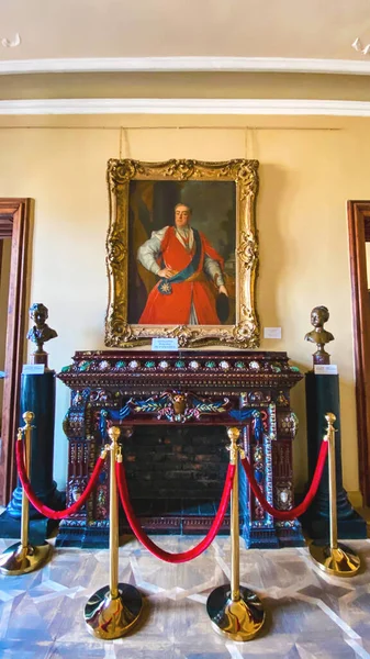 LVIV, UCRANIA - 7 DE DICIEMBRE DE 2019: Una enorme y hermosa pintura en las paredes del museo del Palacio de Potocki. Primer plano . — Foto de Stock