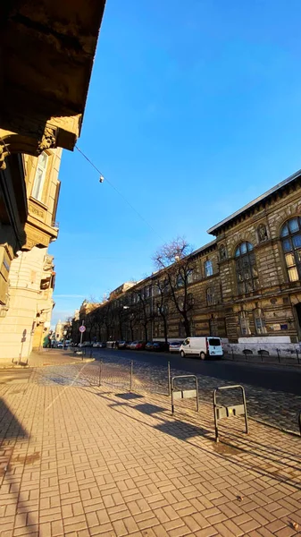 Lviv, Ucrania - 08 de diciembre de 2019: Calles y arquitectura de la ciudad vieja de Lviv — Foto de Stock