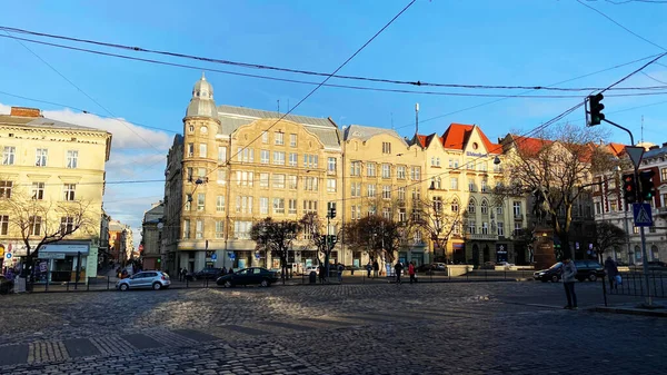 Lwów, Ukraina - 08 grudnia 2019: Ulice i architektura starego miasta Lwowa — Zdjęcie stockowe