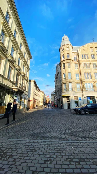 乌克兰利沃夫- 2019年12月8日：利沃夫古城的街道和建筑 — 图库照片