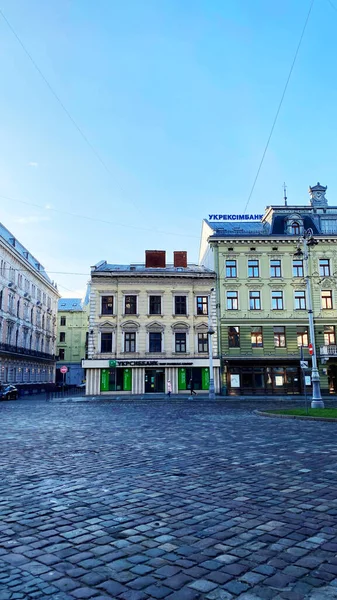 Lviv, Ukrayna - 08 Aralık 2019: Eski Lviv kentinin sokakları ve mimarisi — Stok fotoğraf