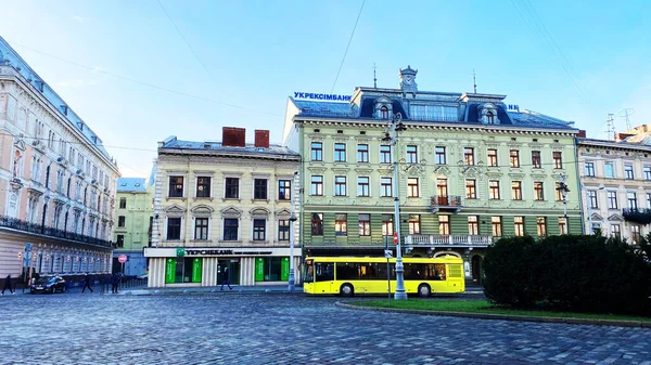 Lviv, Ukraine - December 08, 2019: Streets and architecture of the old city of Lviv — Stock Photo, Image