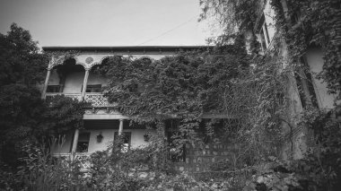 Eski Tiflis, Georgia 'da ahşap bir balkon.