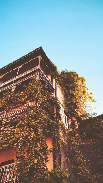 格鲁吉亚第比利斯旧城建筑的木制阳台 — 图库照片
