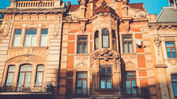 우크라이나, 리비우의 역사적 인 지역에 있는 오래 된 건물 들 — 스톡 사진